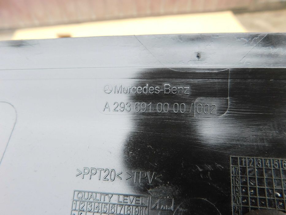 Mercedes EQC N293 W293 osłona listwa rynna klapy bagażnika tył ŁADNA