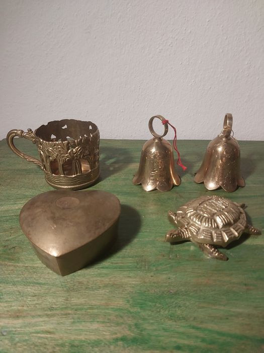 Zestaw mosiężnych przedmiotów