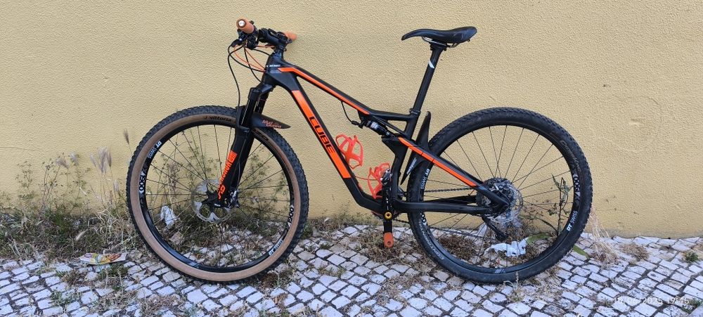 Bicicleta BTT Cube AMS