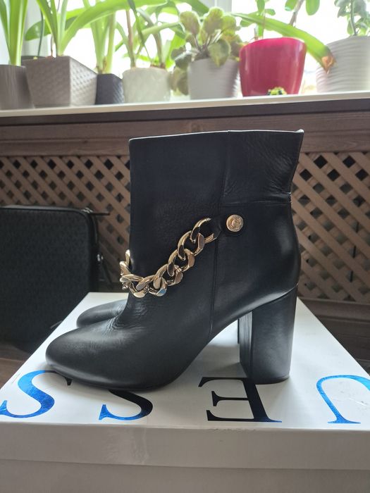 Женские ботинки Guess