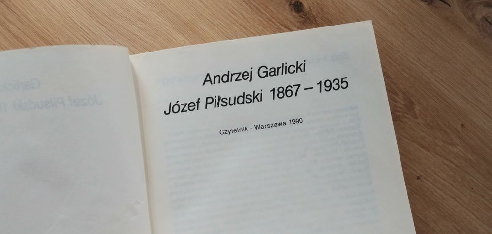 Książka biograficzna Józef Piłsudski 1867. 1935 autor Andrzej Garlicki