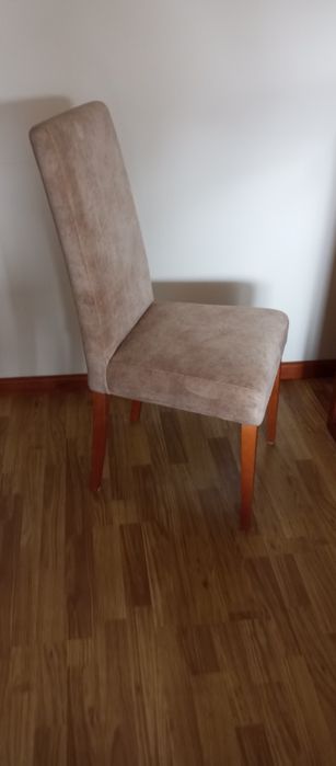 Mesa e quarto cadeiras