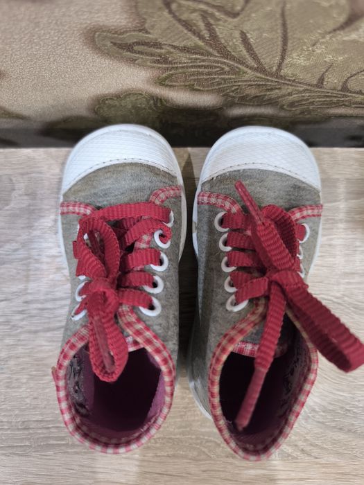 Продам дитячі трикотажні кеди для дівчинки