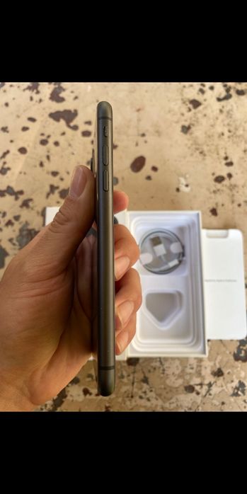 Продам Айфон 11 64 ГБ