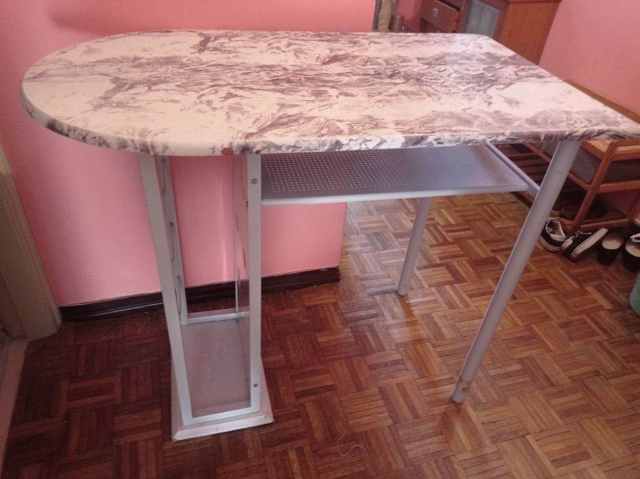 Mesa de apoio ou para refeição