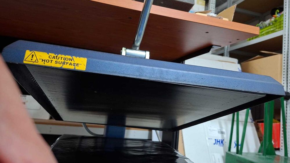 Prensa térmica TRANSMATIC para personalização têxtil - para estampagem em t-shirts, sweatshirts, sacos, entre outros artigos.