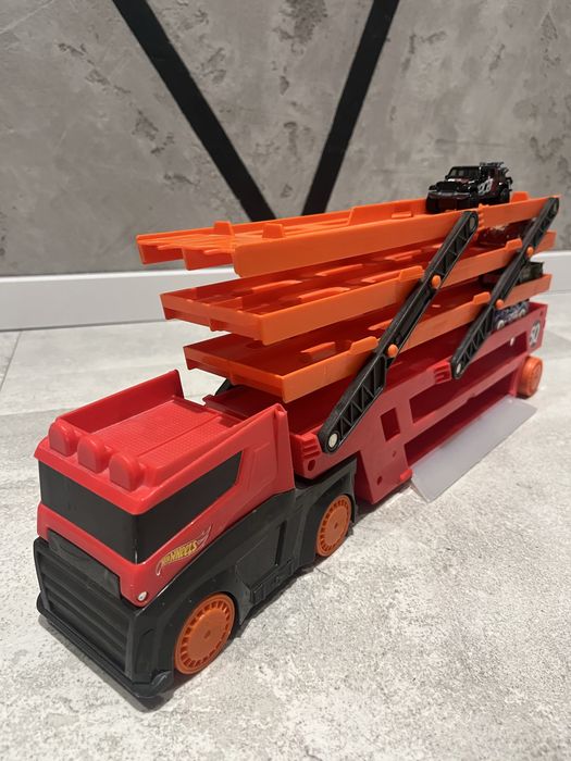 Laweta hot wheels + autka
