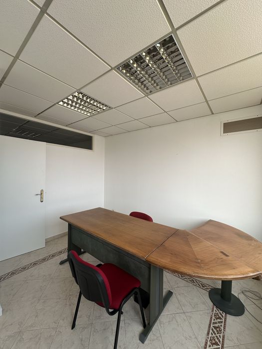 Escritorio dividido em Gabinetes para Arrendamento