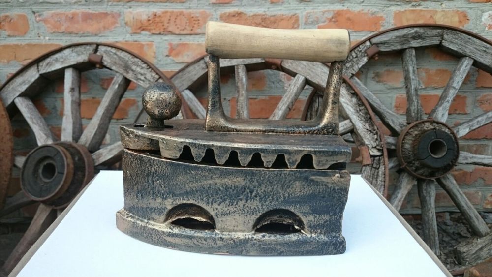 Продам  старовинну вугільну праску старинный угольный утюг