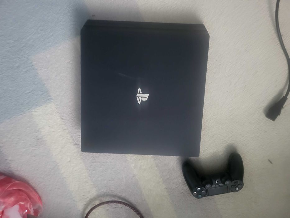 Konsola PS4 Pro 1TB + Pad+ 13 Gier