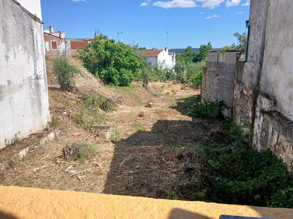 Oportunidade Abrantes 2 Casas (48e55 m2) p/ Recuperar c/ 450m2 Terreno