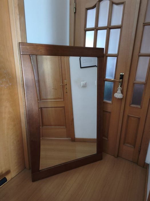 Cómoda em cerejeira com espelho