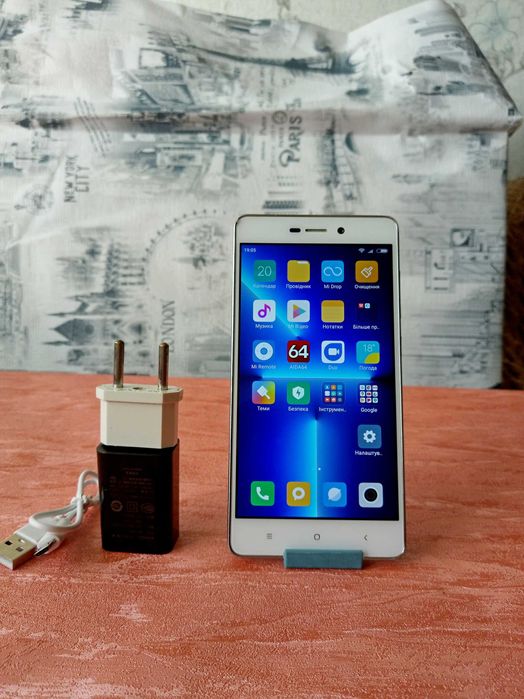 Смартфон Xiaomi Redmi 3 4G-в хорошем  и полностью рабочем состоянии
