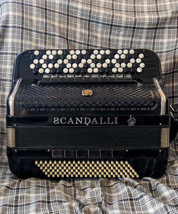 Баян Акордеон "SCANDALLI" в класному стані