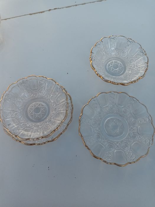 Tacinhas em vidro vintage com pratinhos