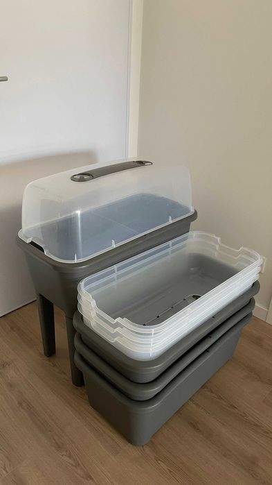 Quantidade 4, Horta urbana com estufa de 52 litros em polipropileno 77 x 38 x 82 cm cor cinza
