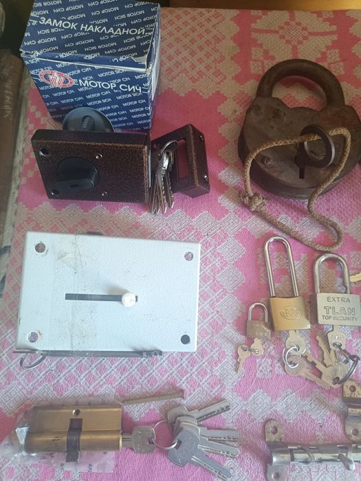 Продам дверні замки (накладні та врізні)