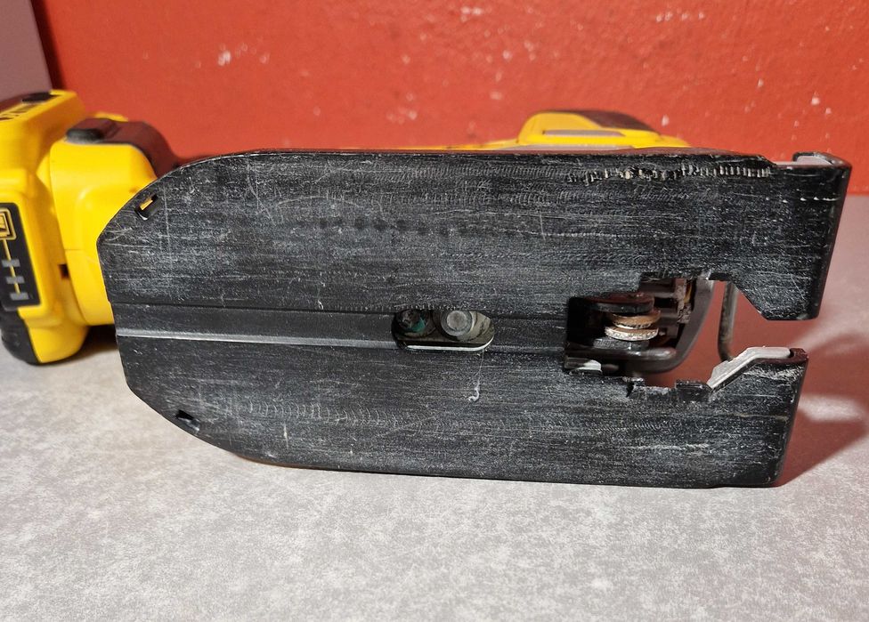 Wyrzynarka akumulatorowa  BEZSZCZOTKOWA 18V DEWALT DCS334N+ AKU
