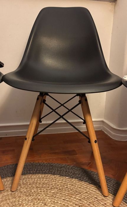 Cadeiras e outros artigos praticamente novos! Vários Preços.