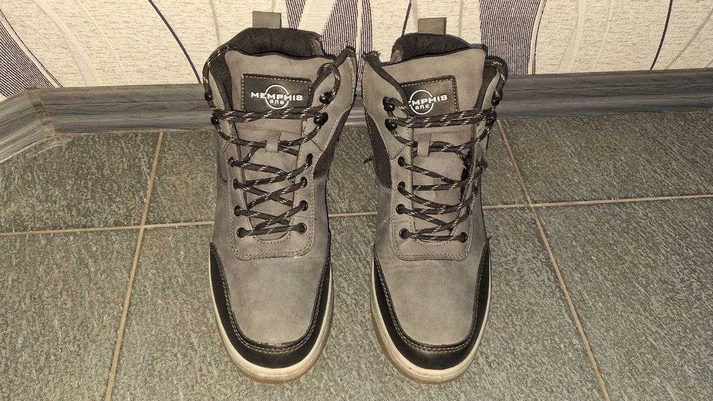 Зимове взуття  високі кросівки Memphis One 44 р.