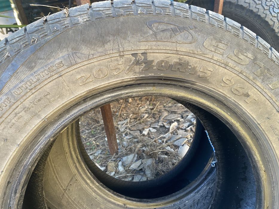 Pneus  semi novos 205/70/15