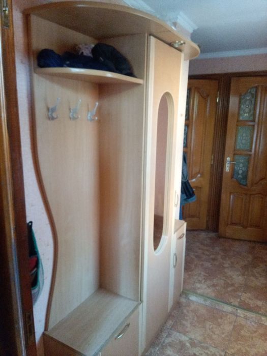 Прихожа б/в. …….