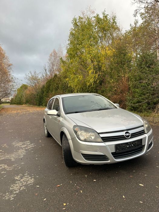 Opel Astra N  продаю , недавно заменил  тормозные диски и колодки все 4 
Мотор работает нормально 
Ходовая в нормальном состояние 
С документами -  есть 
Можно поставить на временную регистрацию 
ЭВРОБЛЯХА 
Телеграм 09******66