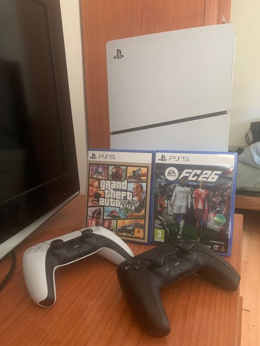 PLAYSTATION 5 SLIM 1 TB 4K HDR/ Acompanha 2 comandos DualSence + GTA 5 e FC26