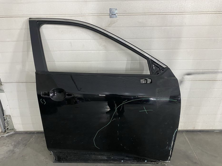 Перед права дверка перед правая дверь Nissan Rogue T33 Ниссан Рог Т33