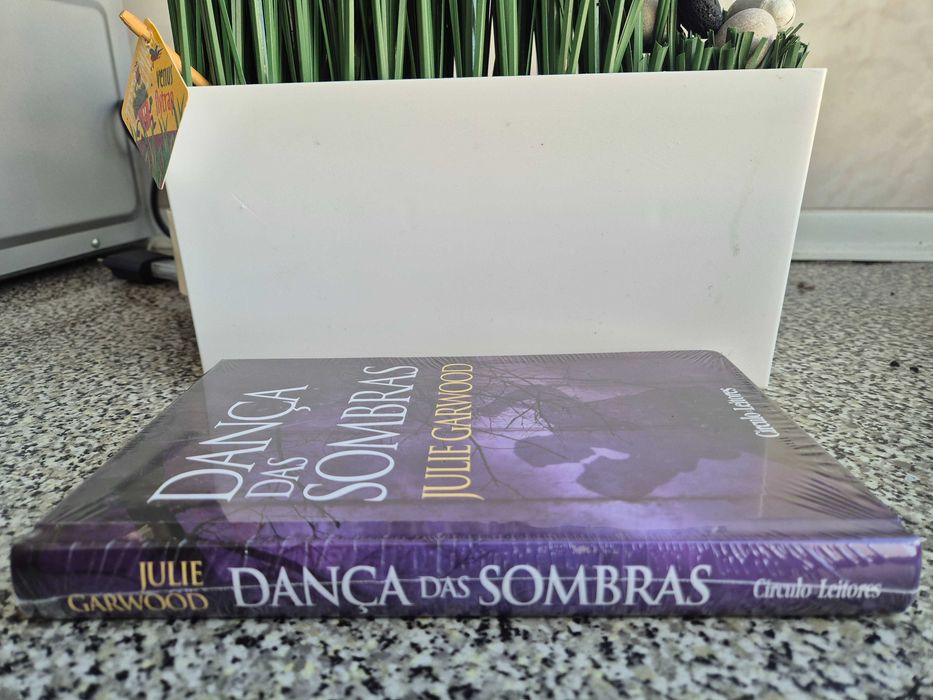 Livro Totalmente Novo "Dança das Sombras" de Julie Garwood