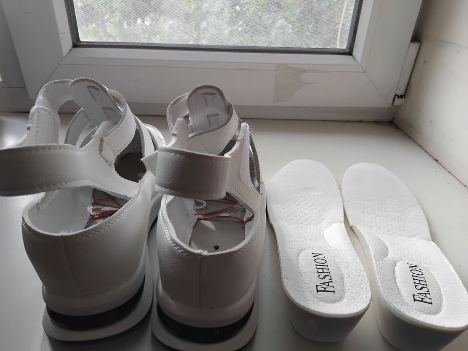 Кроссовки-босоножки новые 41р 26см стелька