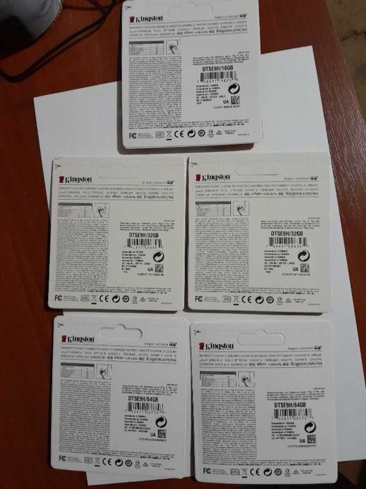 Флешка флеш карта для компьютера и телефона батарейки алкалиновые