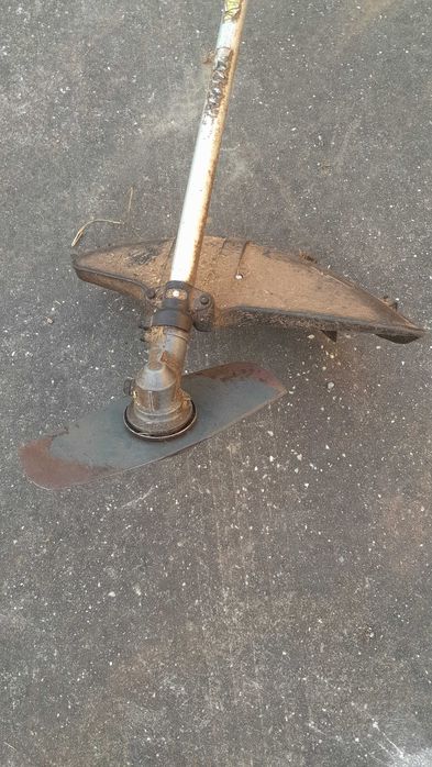 Roçadora a bateria Makita