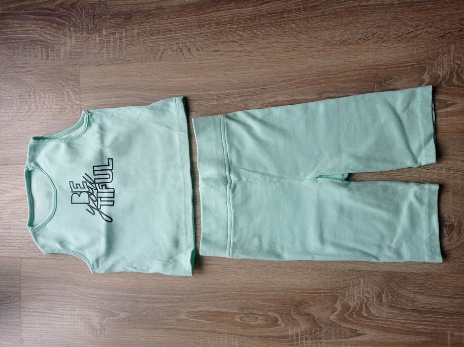 Komplet bluza, getry krótkie, koszulka 134