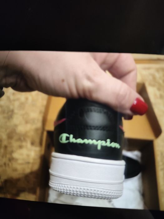 Продам новую обувь Champion.