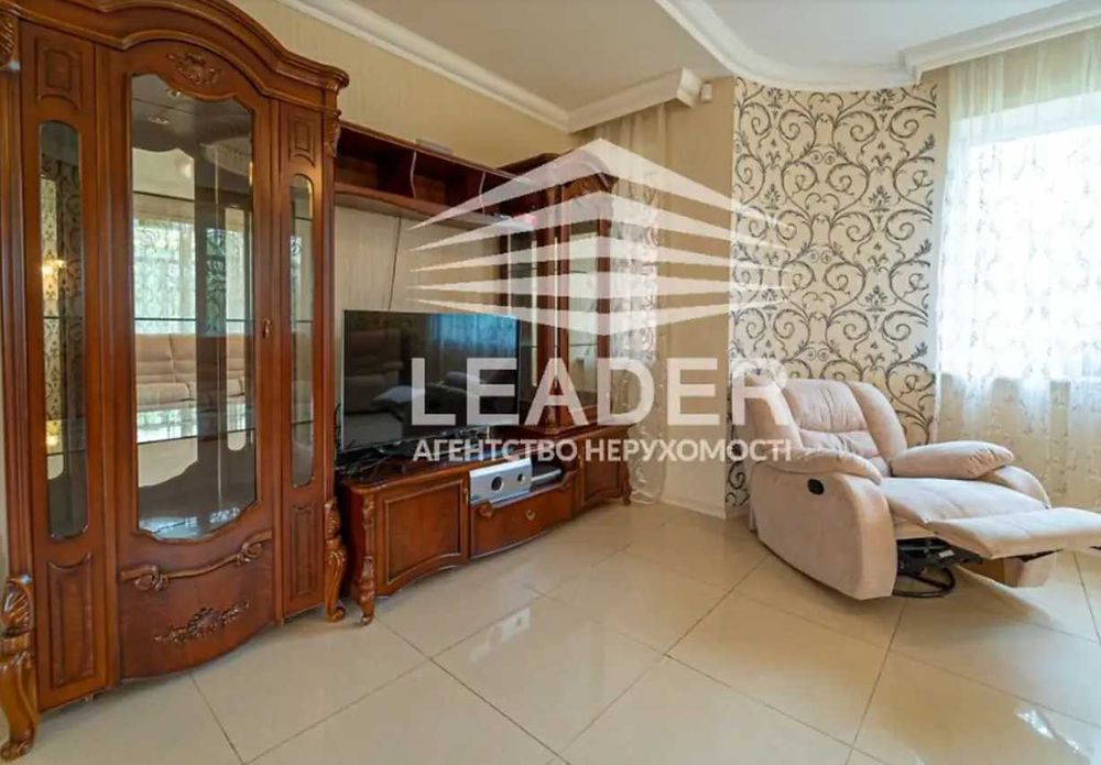 Сдам в оренду Будинок -Два поверхи.Своя територія ,сад.Паковка 5 авто.