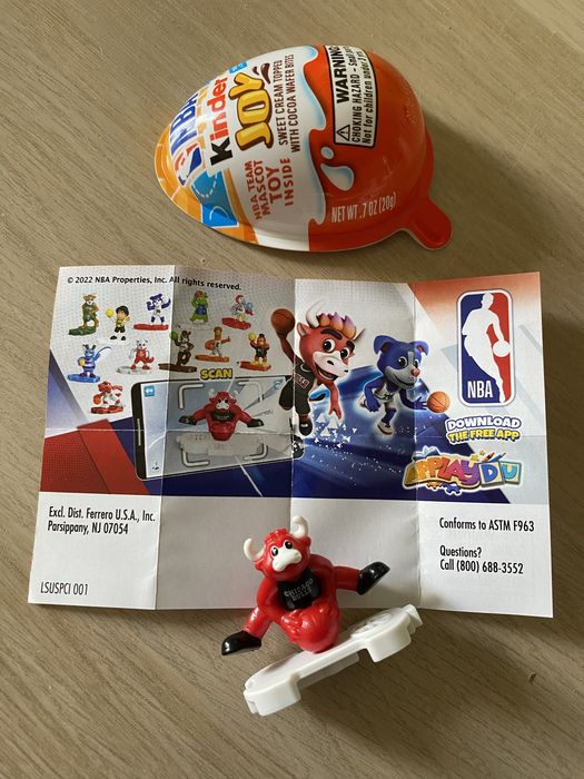 Figurka z kolekcji NBA «Chicago Bulls» z Kinder Joy 2023