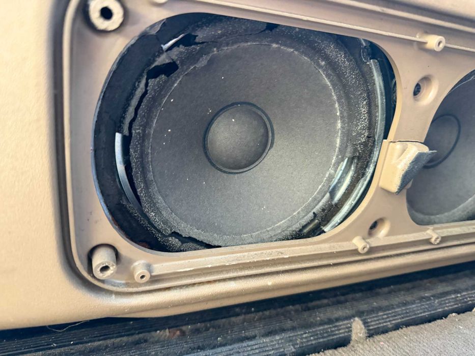 Land Rover Discovery 300 subwoofer porta mala