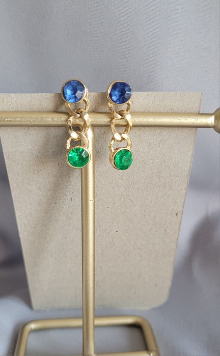 Kolczyki sztyfty w kolorze złotym z oczkami biżuteria sztuczna