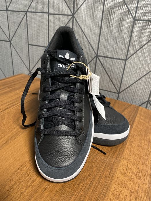 Чоловічі кросівки Adidas Rod Laver