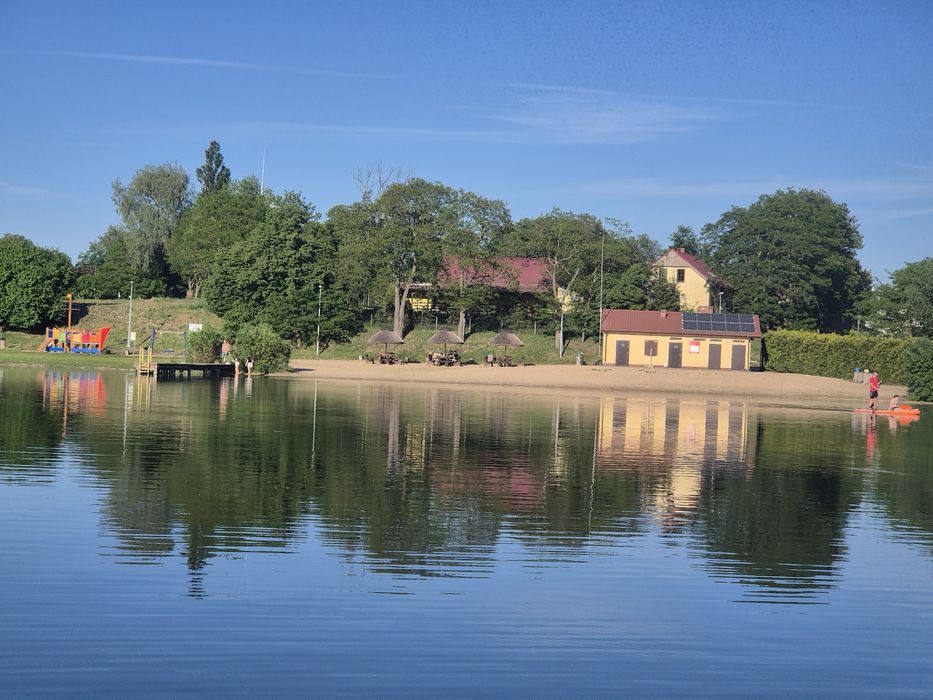Wydzierżawię działkę nad jeziorem