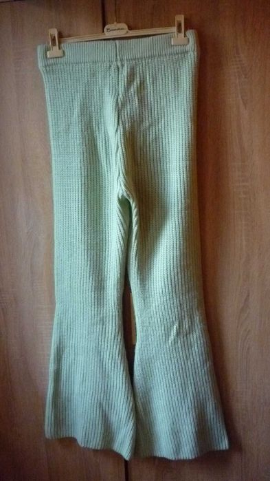 Asos- dzianinowe ciepłe dzwony  r; 40