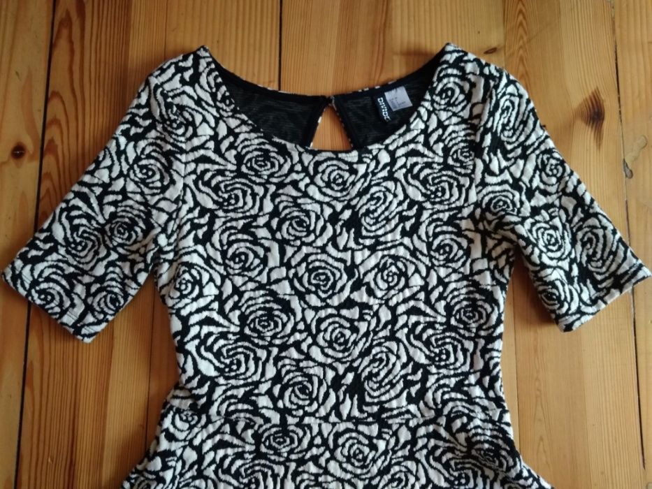Nowa żakardowa sukienka w kwiaty, H&M, r. 36/S