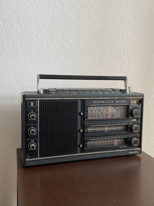 Радіо grundig satellit 2100 Німечина