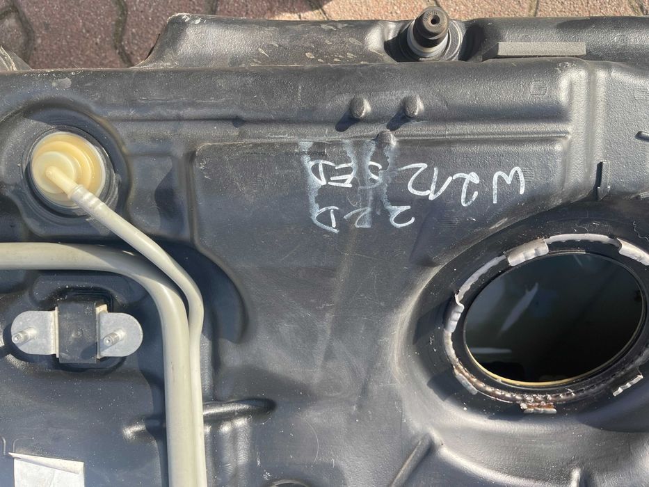 Zbiornik paliwa MERCEDES  BENZ  E-KLASA 212 - 22O diesel