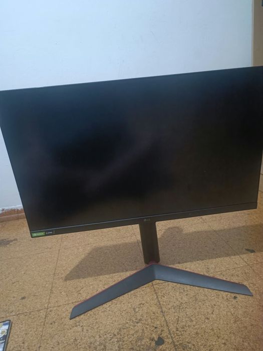 monitor gaming lg ultragear (com o ecrã rachado)