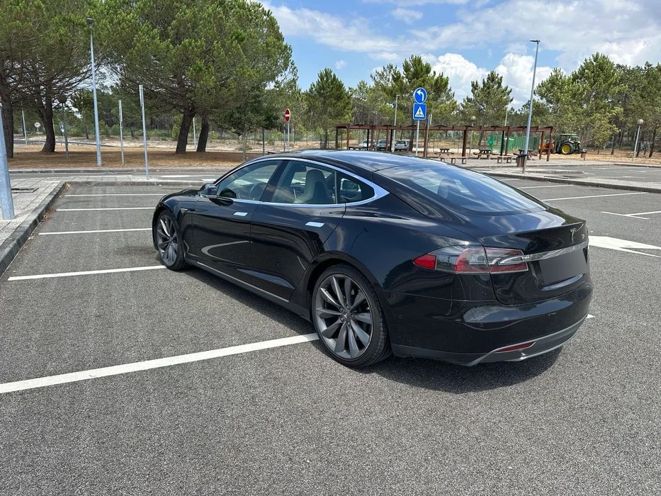 Tesla Model S 85D AWD