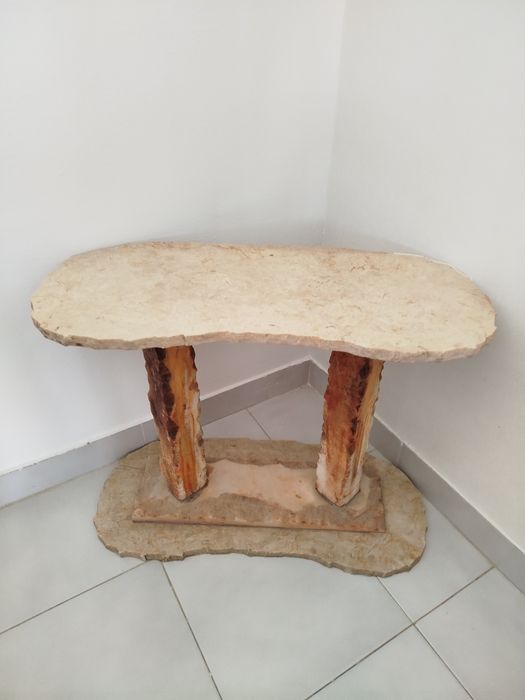 Mesa de canto em pedra