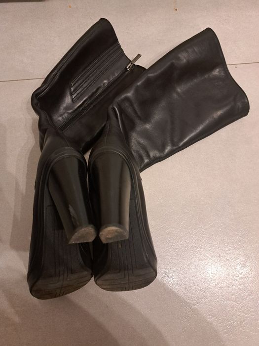 Czarne skórzane kozaki Lasocki