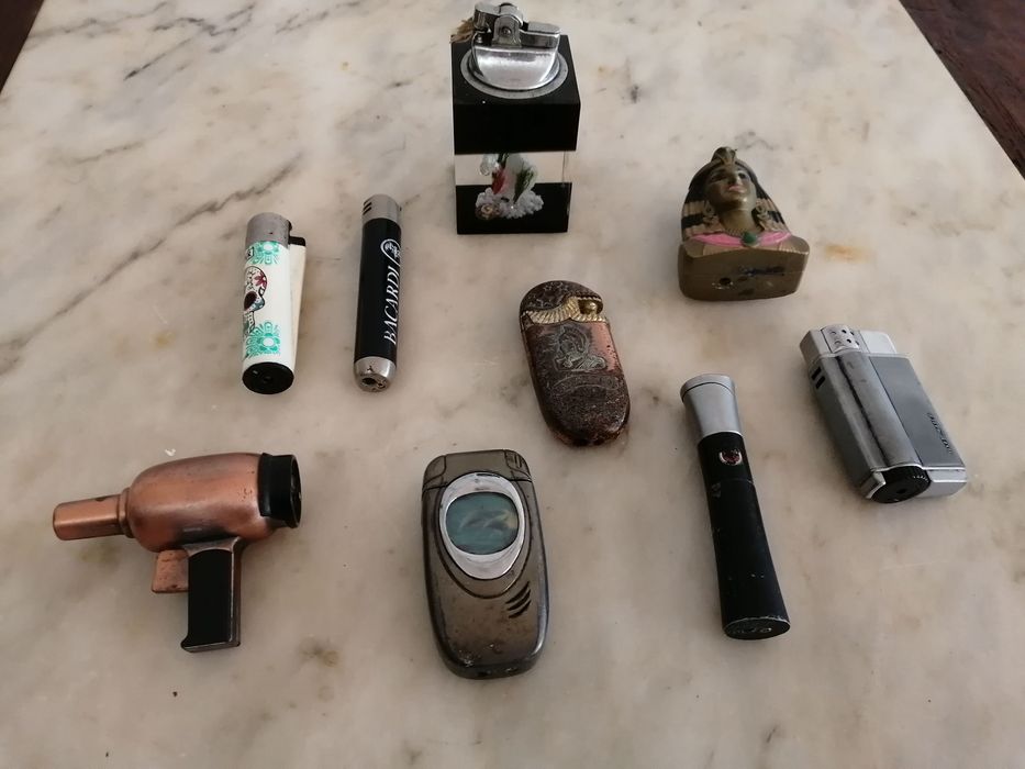 lote de invulgares isqueiros